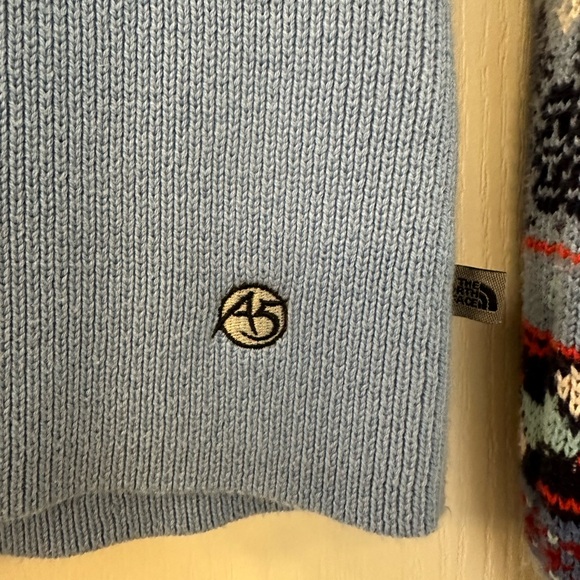 North Face Sweater size Medium - Picture 3 of 7